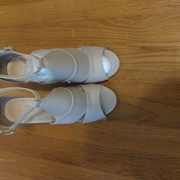 Classy and elegant ladies shoe size 8. - Picture 3 of 4